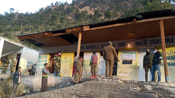 কাশ্মীরের অধিকাংশ বুথই স্পর্শকাতর