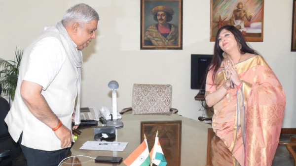 বৈশালী দেখা করেন রাজ্যপাল জগদীপ ধনকড়ের সঙ্গে