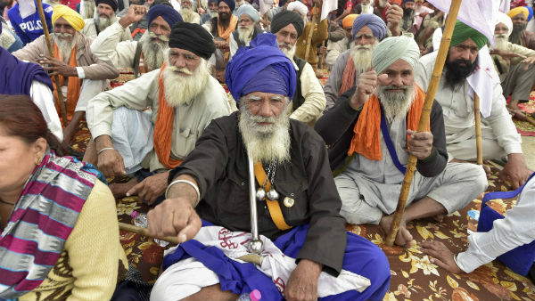 মন্ত্রীকে পদত্যাগ করতে হবে! মন্ত্রীকে পদত্যাগ করতে হবে!