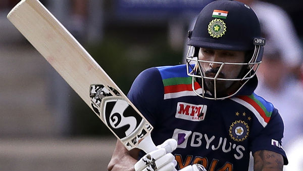 শেষ ওভারে জোড়া ছক্কা পান্ডিয়ার শেষ ওভারে জোড়া ছক্কা পান্ডিয়ার