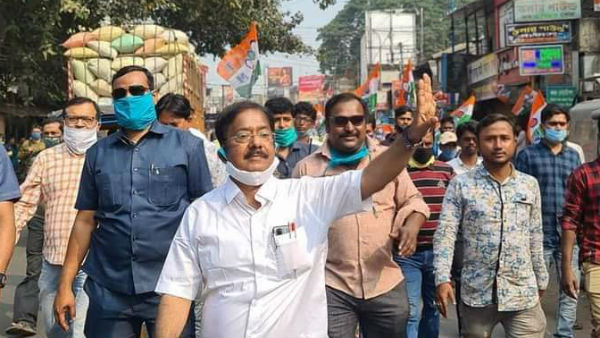 জ্যোতিপ্রিয় মল্লিকের হাত ধরেই তৃণমূল কংগ্রেসে যোগদান জ্যোতিপ্রিয় মল্লিকের হাত ধরেই তৃণমূল কংগ্রেসে যোগদান