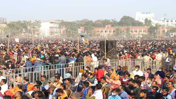 মুকুল রায়ের সঙ্গে নিয়মিত কথা মুকুল রায়ের সঙ্গে নিয়মিত কথা