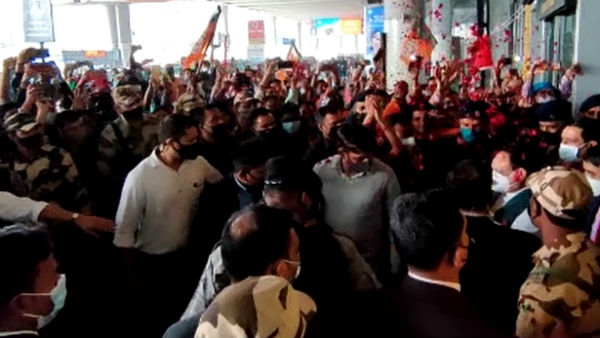 মুখ্যমন্ত্রীর নির্দেশে কালো পতাকা 