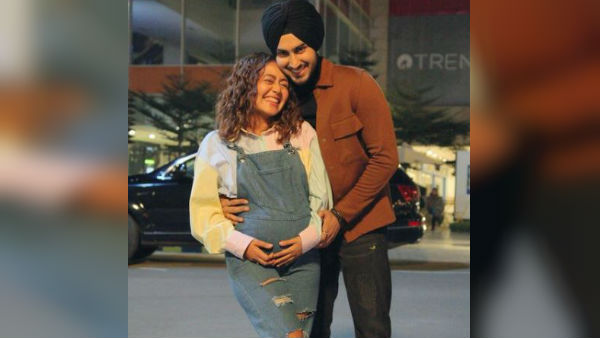 বছর শেষে ফের সুখবর দিলেন নেহা কক্কর, নতুন ছবিতে দেখা গেল তাঁর বেবি বাম্প বছর শেষে ফের সুখবর দিলেন নেহা কক্কর, নতুন ছবিতে দেখা গেল তাঁর বেবি বাম্প