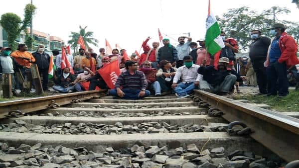 ভুবনেশ্বরে রেল অবরোধ ভুবনেশ্বরে রেল অবরোধ