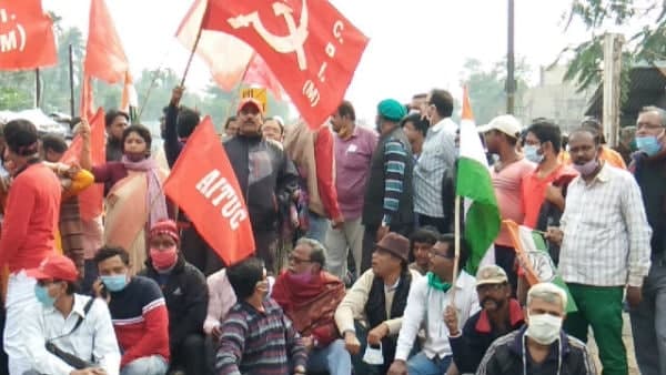 বনধে সামিল হয়েছে বামফ্রন্ট এবং কংগ্রেসসহ বিরোধীরা