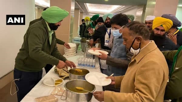 বৈঠকে রয়েছেন যেই মন্ত্রীরা বৈঠকে রয়েছেন যেই মন্ত্রীরা