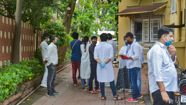 পাটনা পুলিশের কাছে অভিযোগ দায়ের