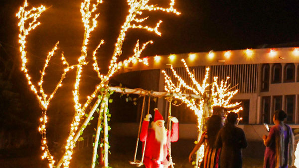 সাধারণ মানুষের জন্য চার্চের দরজা বন্ধ