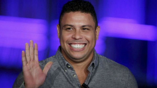 সিনিয়র রোনাল্ডোর সঙ্গে কাফু, মাালদিনি, জাভি সিনিয়র রোনাল্ডোর সঙ্গে কাফু, মাালদিনি, জাভি