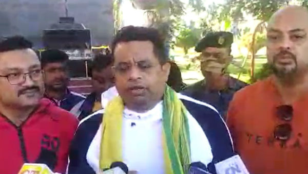  প্রেম পর্বের শুরুর কথা , আবেগ প্রবণ সৌমিত্র