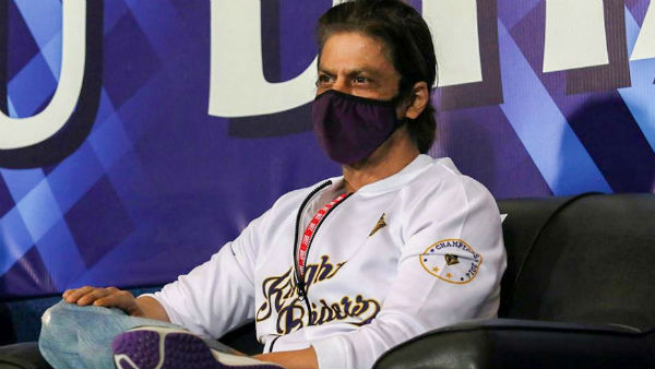 হলিউডে পা শাহরুখের হলিউডে পা শাহরুখের