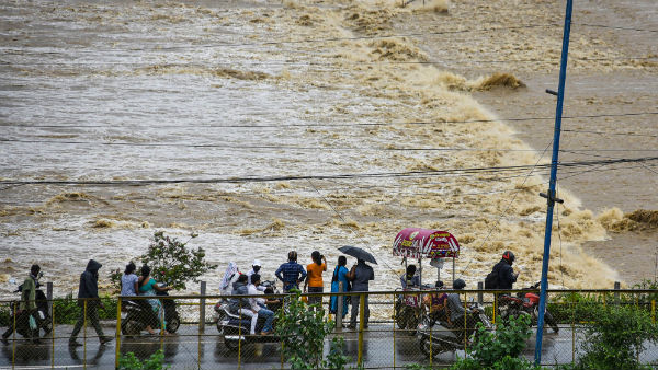 দামোদর ব্যারেজের লকেট ভেঙে বিপত্তি দামোদর ব্যারেজের লকেট ভেঙে বিপত্তি