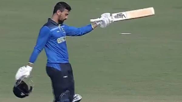 টসে জিতে ব্যাটিং টসে জিতে ব্যাটিং