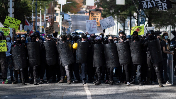 সাসপেন্ড করা হয় ট্রাম্পের টুইটার, ফেসবুক, ইনস্টাগ্রাম অ্যাকাউন্ট সাসপেন্ড করা হয় ট্রাম্পের টুইটার, ফেসবুক, ইনস্টাগ্রাম অ্যাকাউন্ট