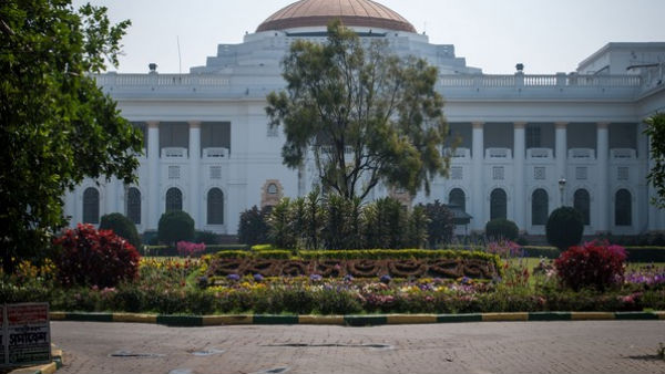 পাল্টা বিক্ষোভ বিজেপির, পরে ওয়াকআউট
