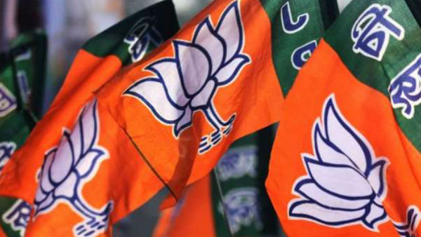 পায়ের তলার মাটি হারাতে বেশি সময় লাগবে না পদ্মশিবিরের