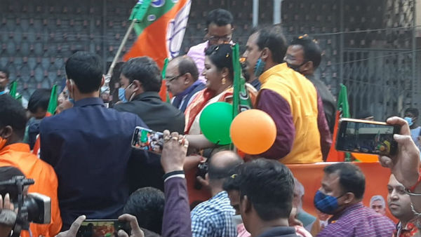 শোভন -বৈশাখীর রোড শো বিতর্ক