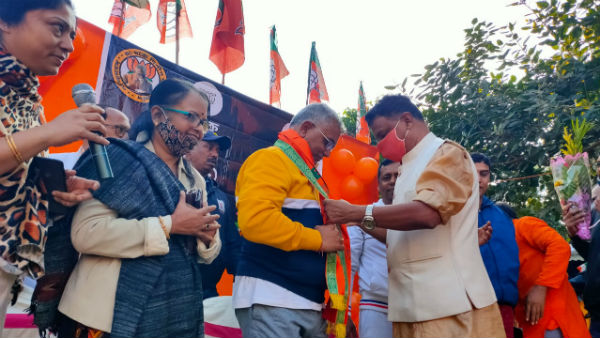 মুখ্যমন্ত্রীর দাবি নিয়ে কটাক্ষ মুখ্যমন্ত্রীর দাবি নিয়ে কটাক্ষ