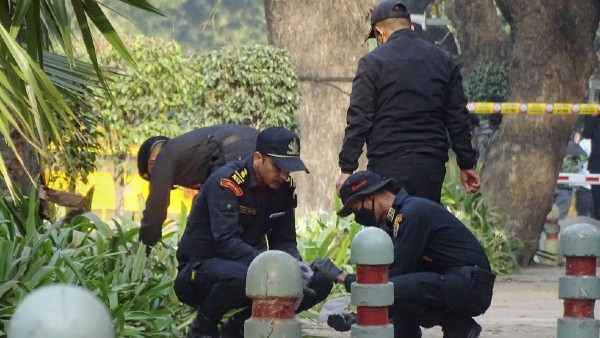 ইজরায়েলি দূতাবাস বিস্ফোরণে নয়া মোড়! এনার্জি ড্রিংকের বোতলকে হাতিয়ার জঙ্গিদের ইজরায়েলি দূতাবাস বিস্ফোরণে নয়া মোড়! এনার্জি ড্রিংকের বোতলকে হাতিয়ার জঙ্গিদের