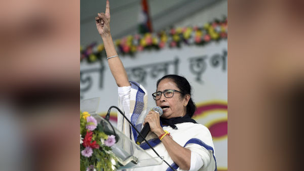 শুভেন্দুর চ্যালেঞ্জ নিয়ে নন্দীগ্রাম যাচ্ছেন মমতা শুভেন্দুর চ্যালেঞ্জ নিয়ে নন্দীগ্রাম যাচ্ছেন মমতা