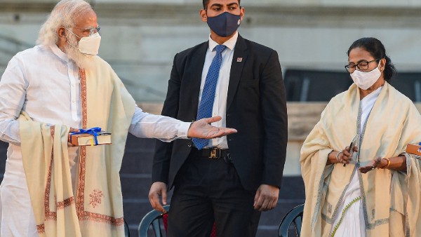 ধর্মতলায় প্রতিবাদ সভা বুদ্ধিজীবীদের একাংশের ধর্মতলায় প্রতিবাদ সভা বুদ্ধিজীবীদের একাংশের