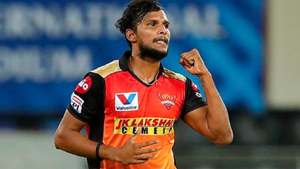 একই সিরিজের তিন ফর্ম্যাটে অভিষেক একই সিরিজের তিন ফর্ম্যাটে অভিষেক