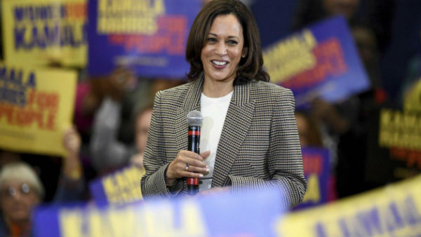  জয় প্রসঙ্গে বলতে গিয়ে কমলার কথা বারবার ফিরে এসেছে তার পরিবারের কথা