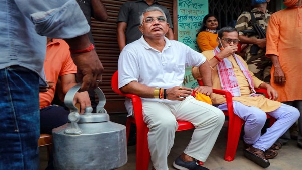 অধিকারীদের নিয়ে জল্পনা বাড়ালেন দিলীপ