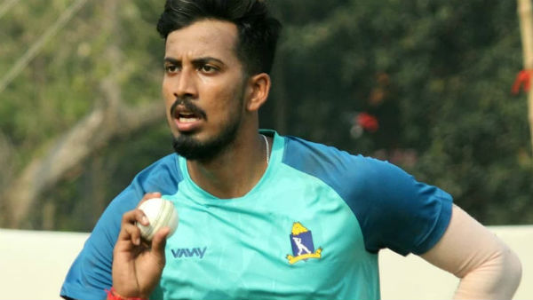 টসে জিতে ফিল্ডিং বাংলার