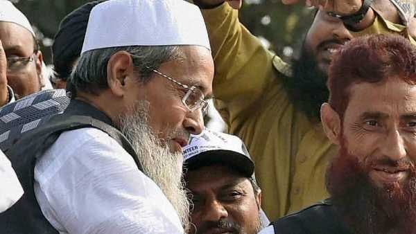 বিক্ষোভকারীদের দিকে তেড়ে আসতে হয় সিদ্দিকুল্লাকে