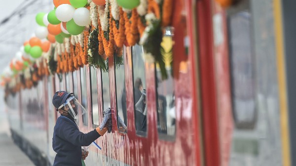 গুজরাতে একাধিক প্রকল্পের শিলান্যাসে মোদী গুজরাতে একাধিক প্রকল্পের শিলান্যাসে মোদী