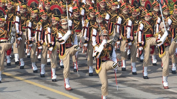 বিদেশি অতিথি ছাড়াই কুচকাওয়াজ বিদেশি অতিথি ছাড়াই কুচকাওয়াজ