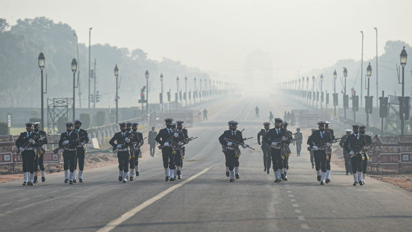 মাস্ক পরবেন সেনারা