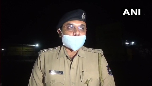 নিয়ন্ত্রণ হারিয়ে দুর্ঘটনা