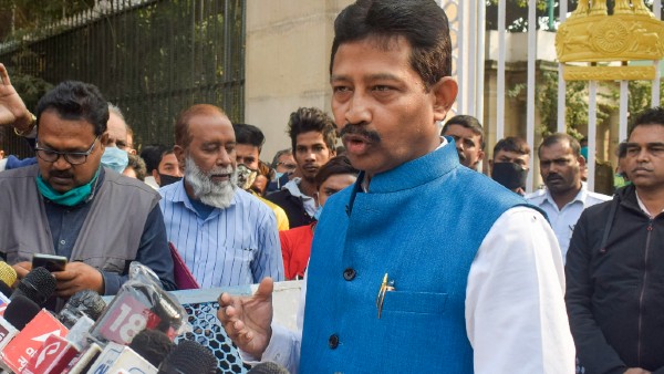 শুভেন্দুর নিশানায় ভাইপো-পিকের পাশাপাশি পিসিও