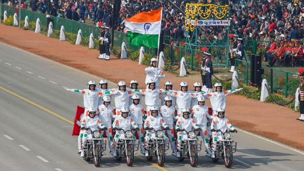 বাইক স্ট্যান্ট ও প্রাক্তনদের প্যারেড বাদ