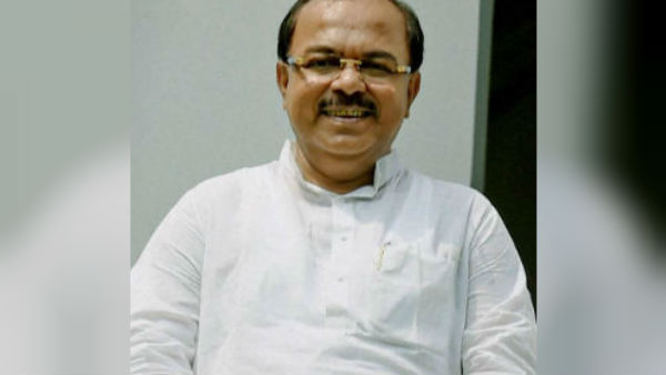 বিজেপির রাজ্য দফতরের শোভন চট্টোপাধ্যায়ের নামফলক