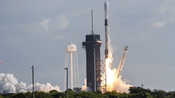 ২০০২ সালে স্পেস এক্সের সূচনা