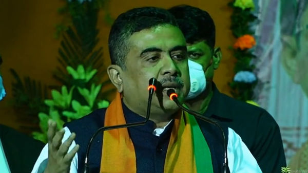 ধর্মনিরপেক্ষ সত্ত্বার প্রকাশেই প্রণববাবুর স্মরণ নিলেন? ধর্মনিরপেক্ষ সত্ত্বার প্রকাশেই প্রণববাবুর স্মরণ নিলেন?