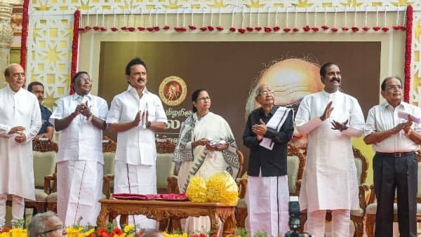 তামিলভূমে পছন্দের মুখ্যমন্ত্রী কে? তামিলভূমে পছন্দের মুখ্যমন্ত্রী কে?