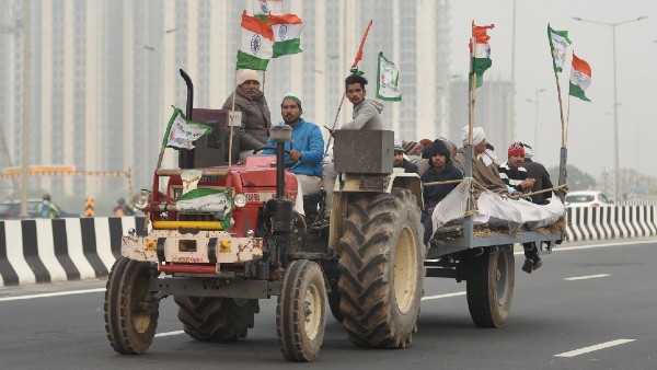  কৃষকদের প্রতিবাদ চিত্রিত করতে ট্যাবলো