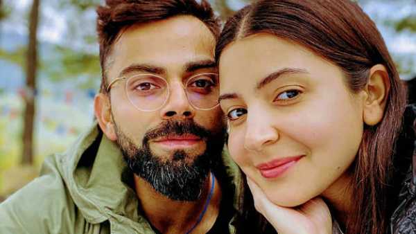 খোলা চুল আর মেকআপহীন মিষ্টি লুক
