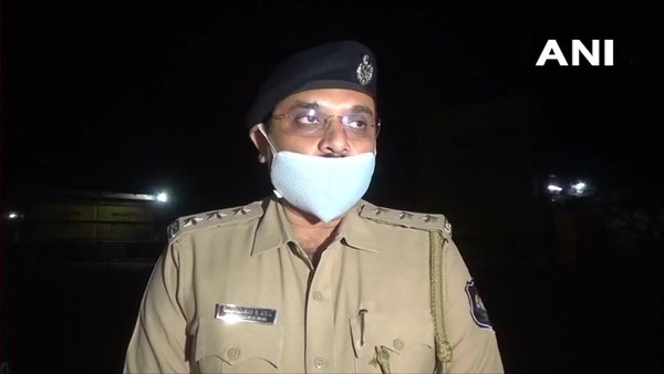 সোমবার গভীর রাতে মর্মান্তিক দুর্ঘটনায় গুজরাতে মৃত্যু ১৩ শ্রমিকের সোমবার গভীর রাতে মর্মান্তিক দুর্ঘটনায় গুজরাতে মৃত্যু ১৩ শ্রমিকের