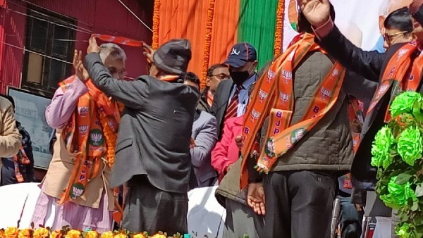 পাহাড়ে বিক্ষোভের মুখে দিলীপ ঘোষ