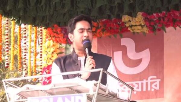 দুর্নীতিতে জড়িয়ে শুভেন্দু দুর্নীতিতে জড়িয়ে শুভেন্দু