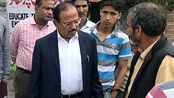 কে কে ছিলেন বৈঠকে? কে কে ছিলেন বৈঠকে?