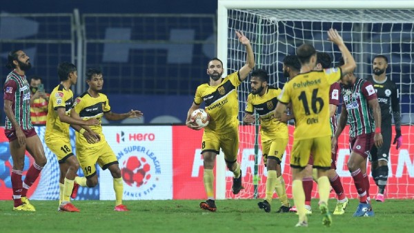 মুখোমুখো দুই দল মুখোমুখো দুই দল