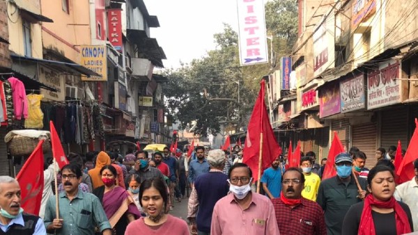 সকাল থেকেই উত্তেজনা সকাল থেকেই উত্তেজনা