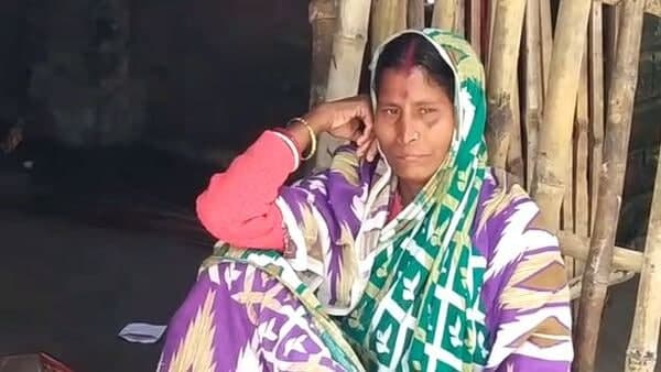 দুশ্চিন্তায় স্ত্রী দুশ্চিন্তায় স্ত্রী